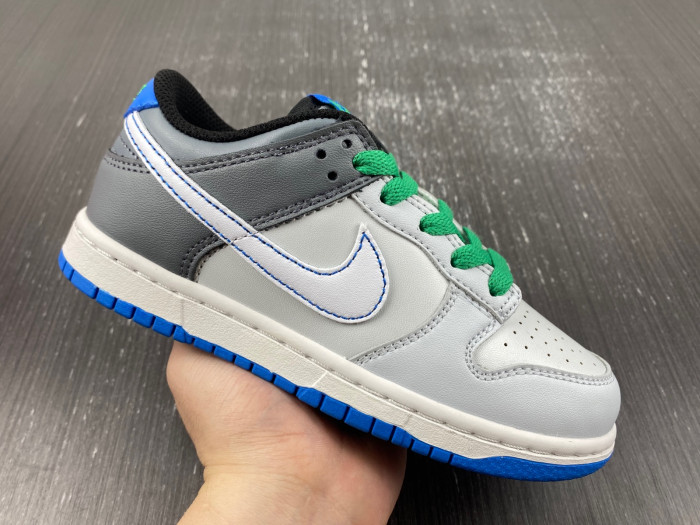 kids dunk shoes