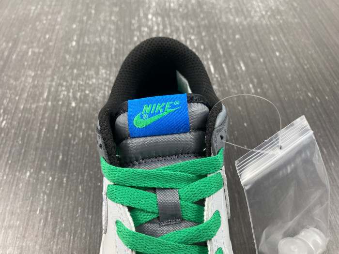 kids dunk shoes
