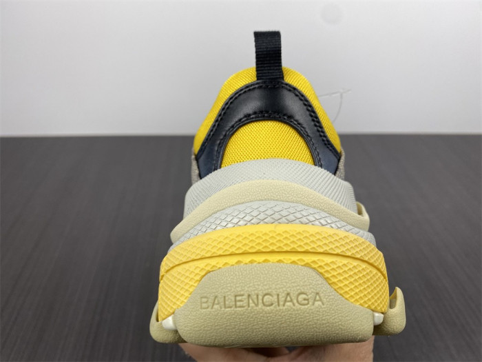 gu x balen the hacker project triple s beige green yellow 681067 umo20 9766
