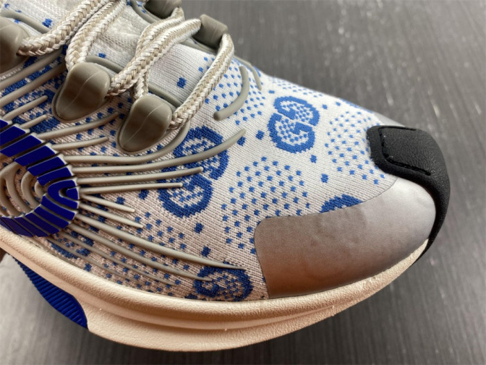 gu run sneaker
