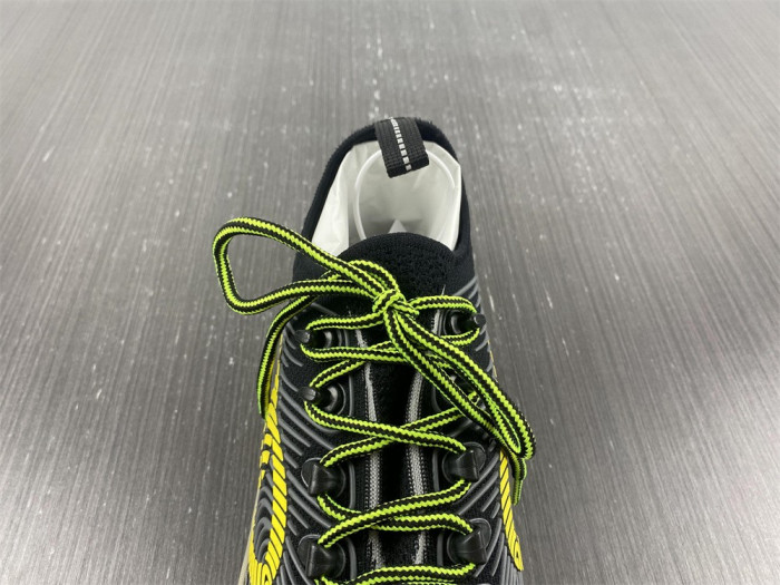 gu run sneaker
