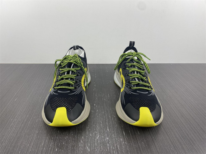 gu run sneaker