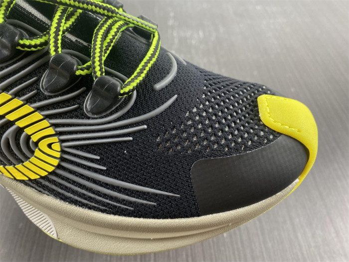 gu run sneaker