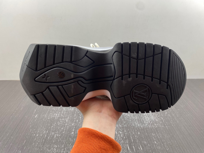 l1vv archlight sneaker