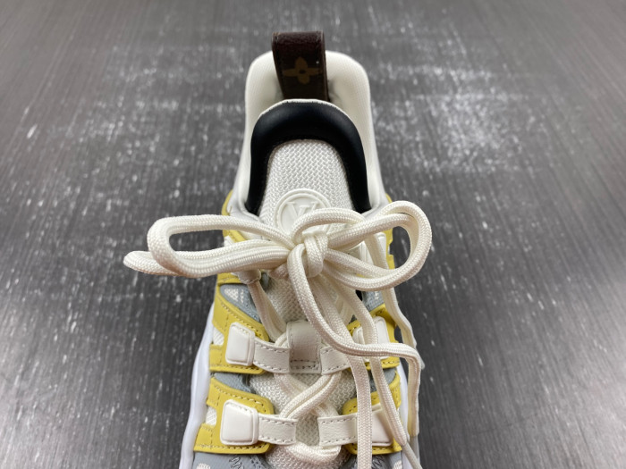 l1vv archlight sneaker