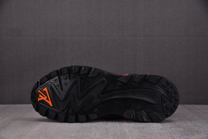 L1VV Sneakers