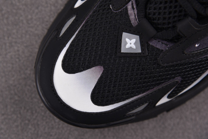 L1VV Sneakers