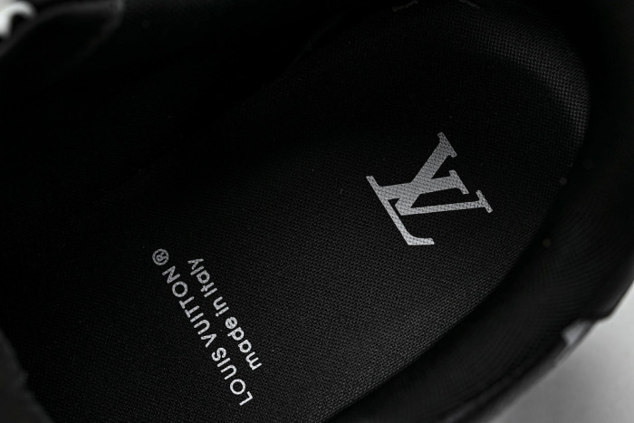 L1VV TRAINER