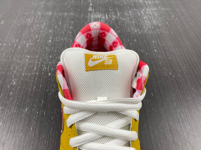 nike sb dunk low yellow lobster 313170-137566
