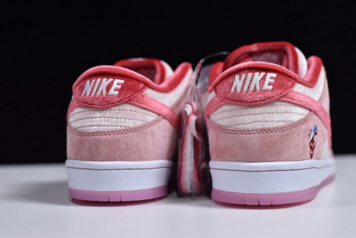 nike sb dunk low strangelove skateboards ct2552-800