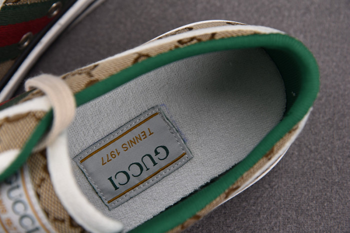 gu low top sneaker