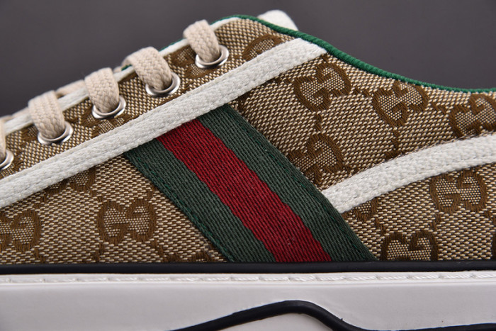 gu low top sneaker