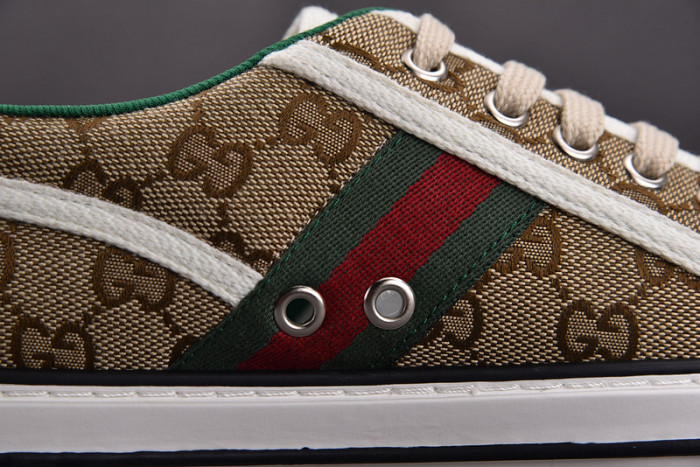 gu low top sneaker