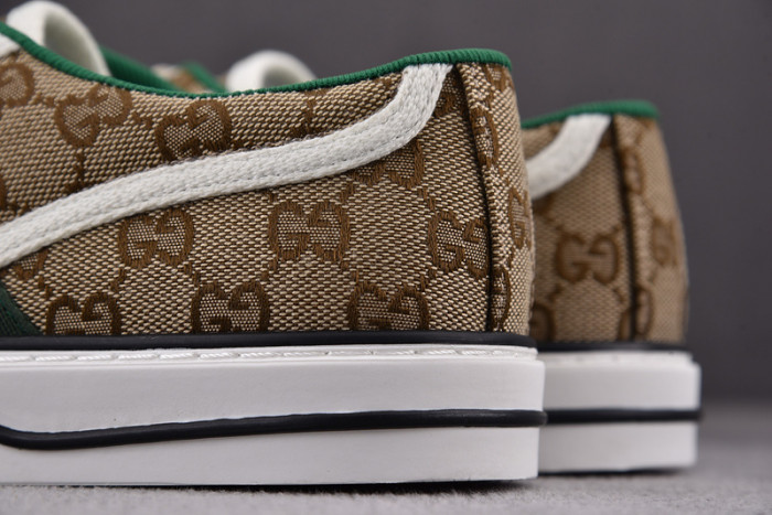 gu low top sneaker