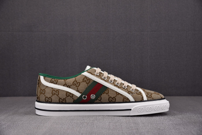 gu low top sneaker