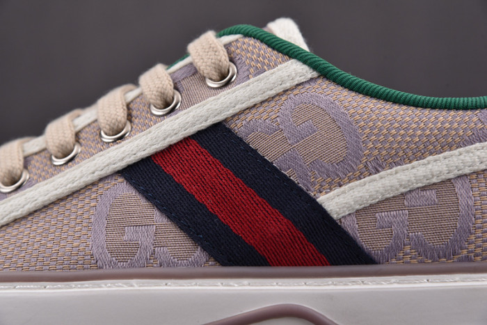 gu low top sneaker