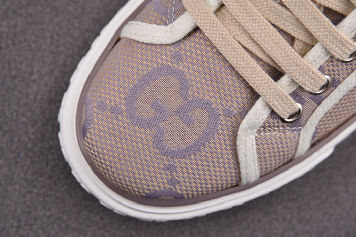 gu low top sneaker