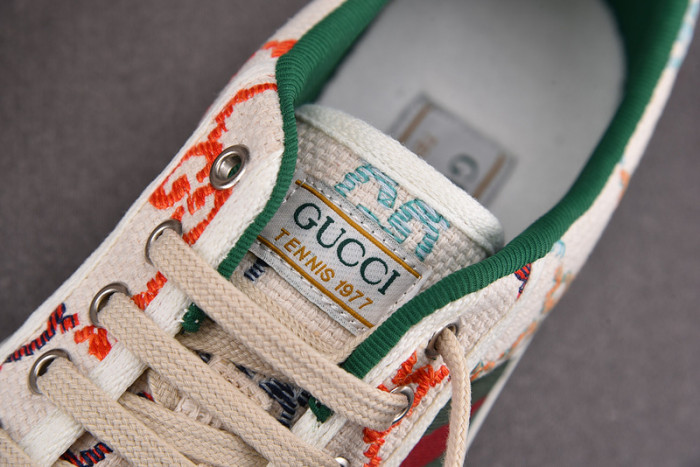 gu low top sneaker