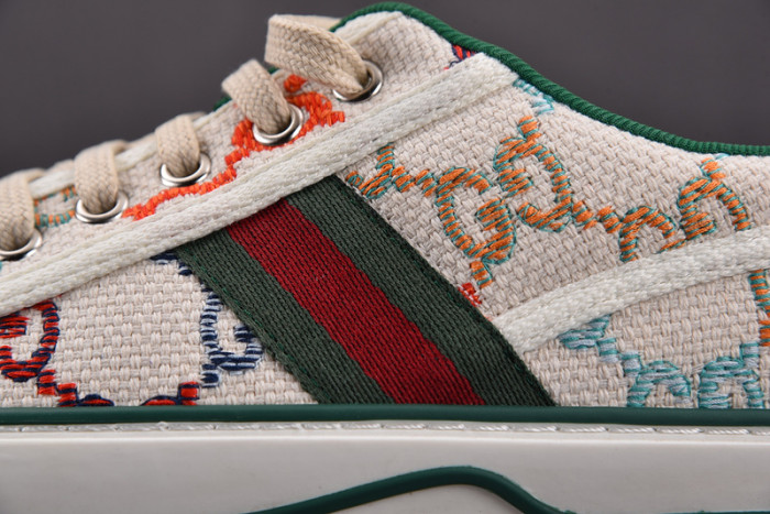 gu low top sneaker