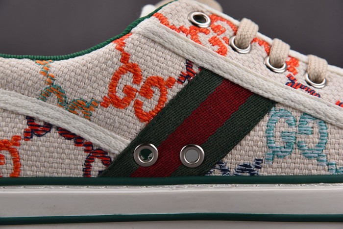 gu low top sneaker