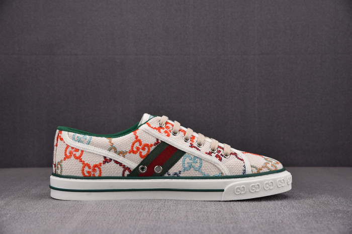gu low top sneaker