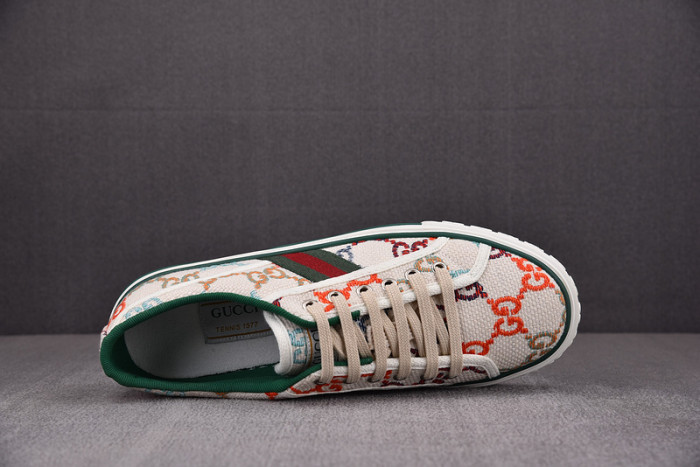 gu low top sneaker