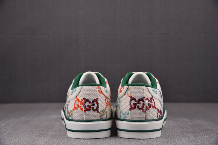 gu low top sneaker