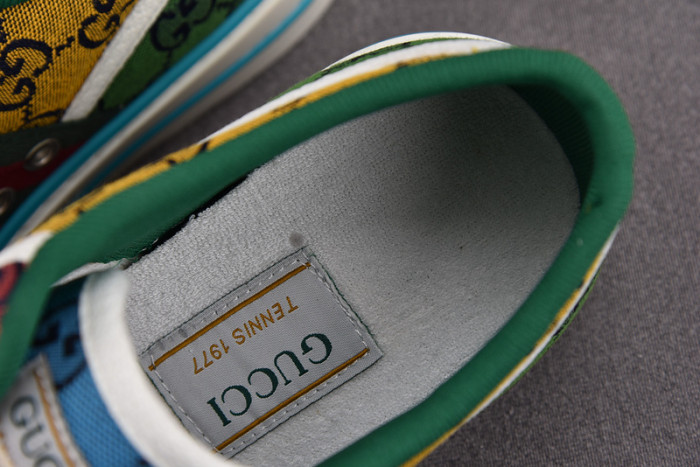gu low top sneaker