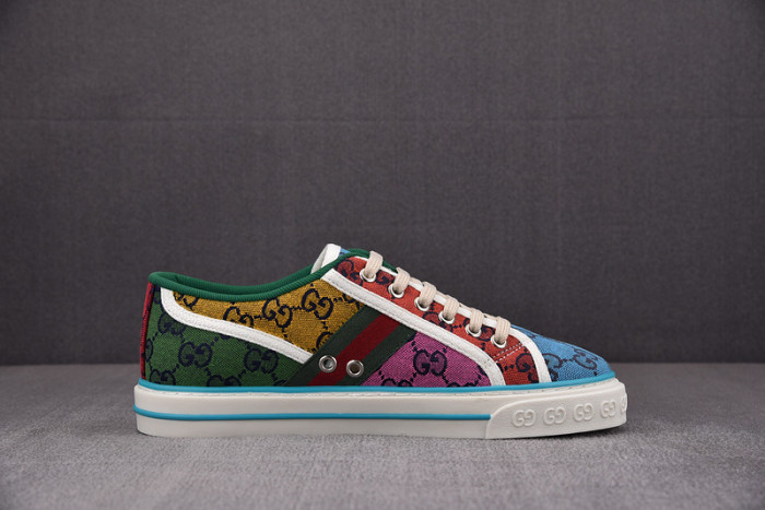 gu low top sneaker