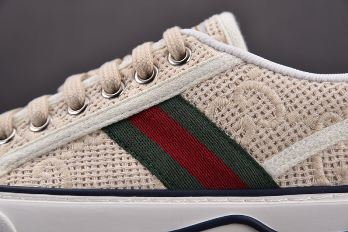gu low top sneaker