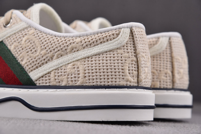 gu low top sneaker