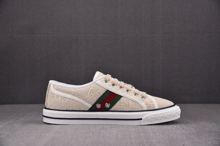 gu low top sneaker