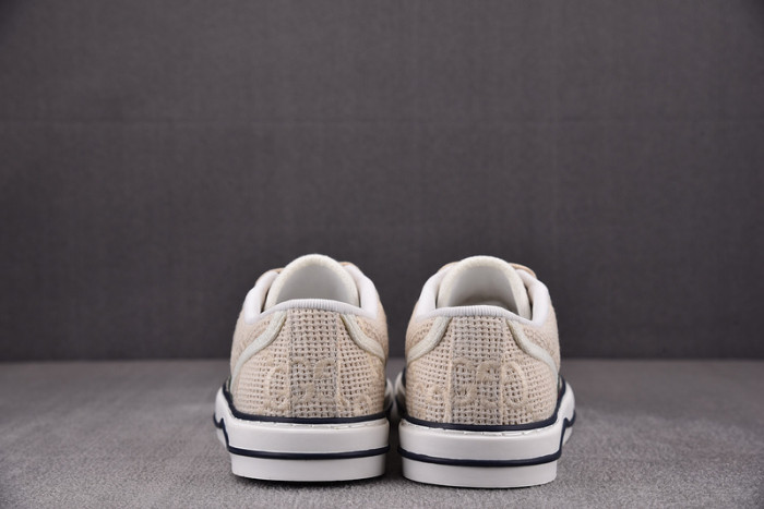 gu low top sneaker