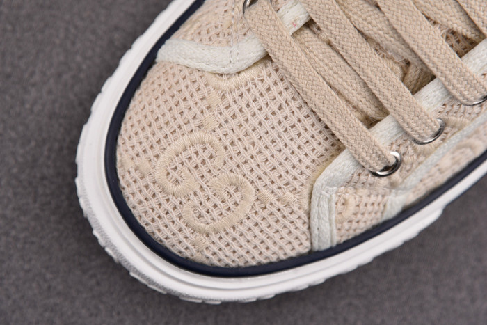 gu low top sneaker