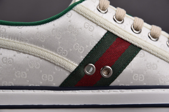 gu low top sneaker