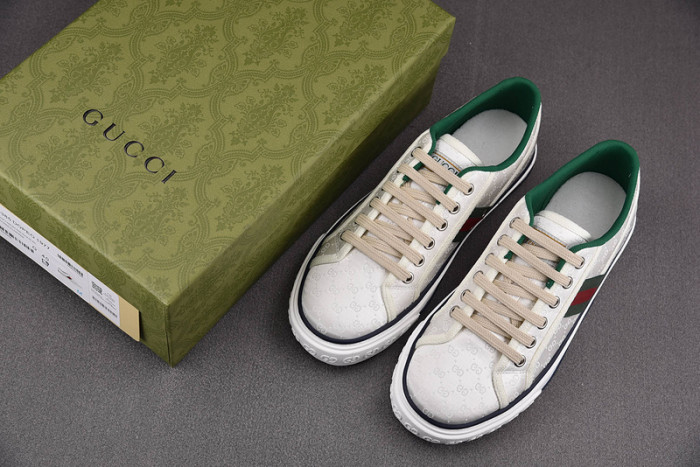 gu low top sneaker