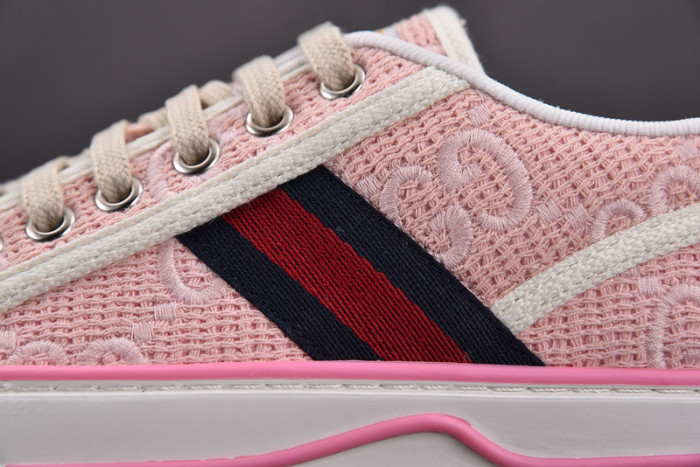 gu low top sneaker