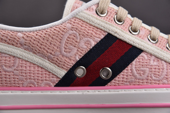 gu low top sneaker