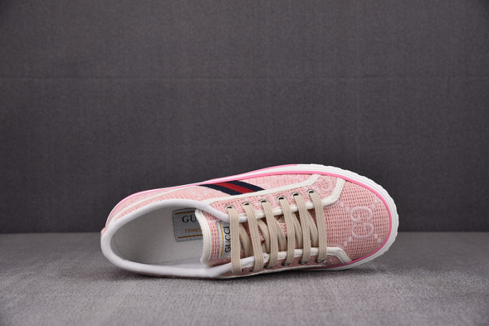 gu low top sneaker