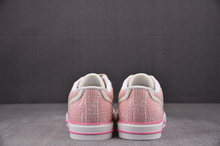 gu low top sneaker