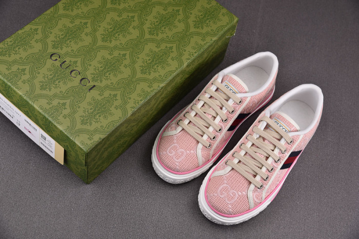 gu low top sneaker