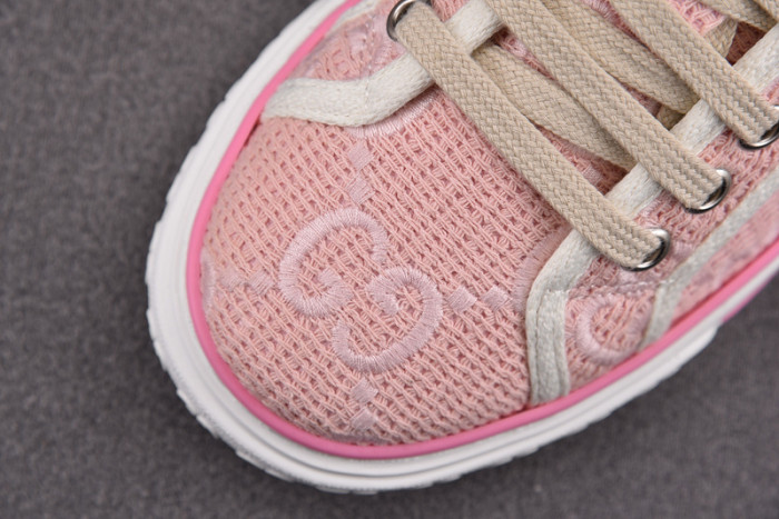 gu low top sneaker