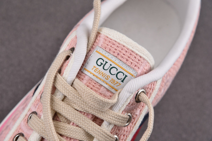 gu low top sneaker