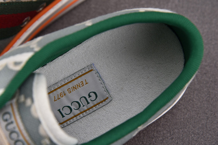 gu low top sneaker