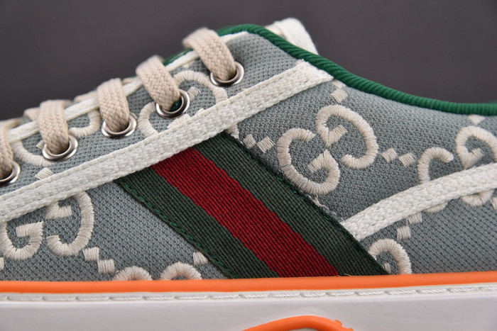 gu low top sneaker
