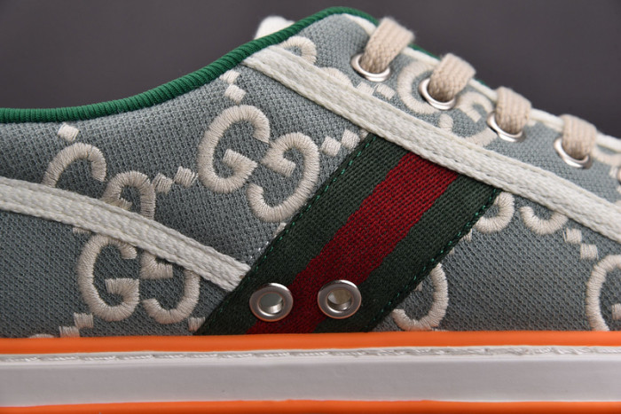 gu low top sneaker
