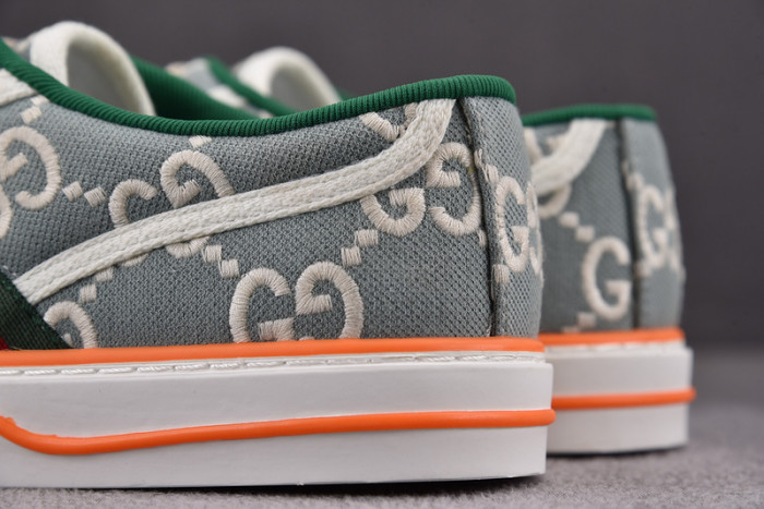 gu low top sneaker