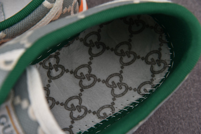 gu low top sneaker