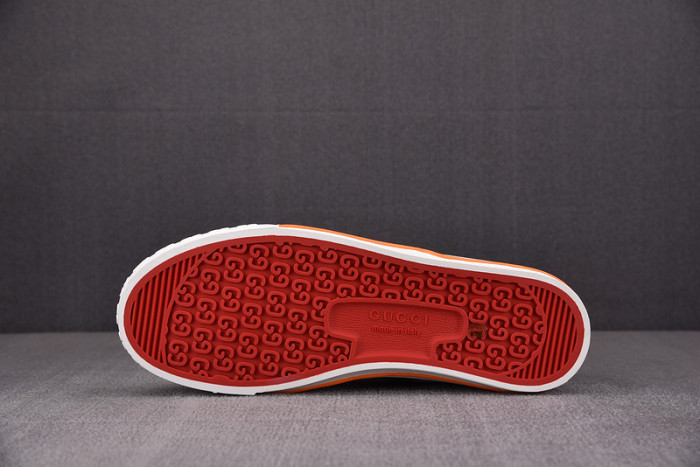 gu low top sneaker