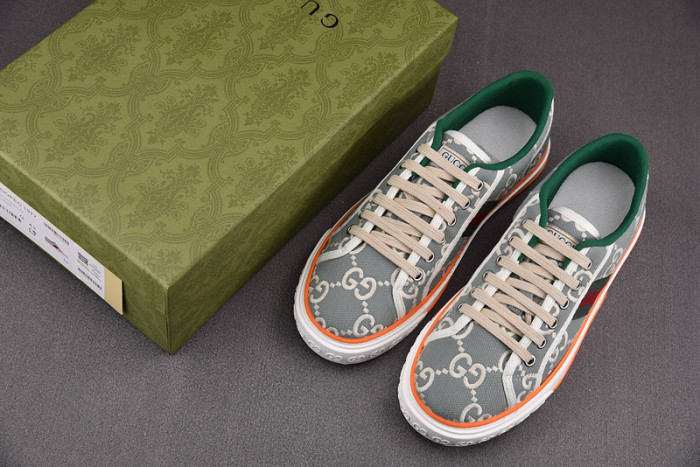 gu low top sneaker